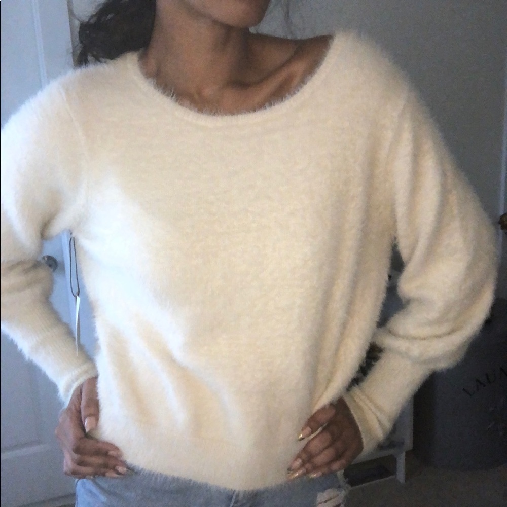 Sweater 🤍Gorgeous smocked cuff boatneck furry - Picture 11 of 12